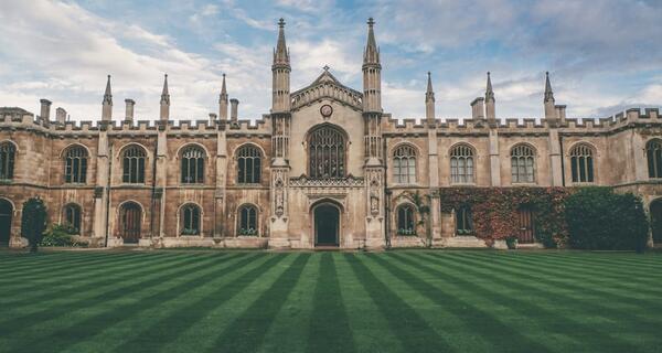 Kuliah di Inggris (UK): Prestisius Tapi Worth It?