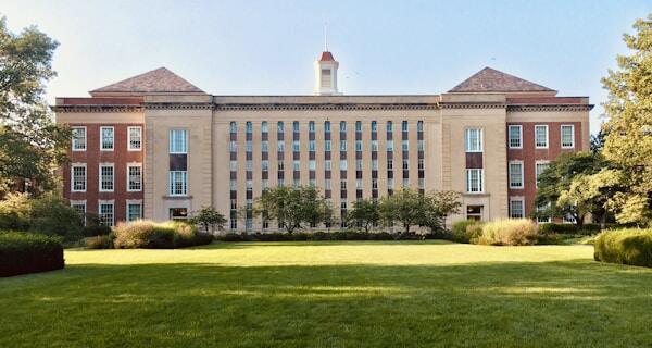 Beasiswa Tanpa Batasan Umur: Tidak Pernah Terlambat untuk Kuliah Lagi