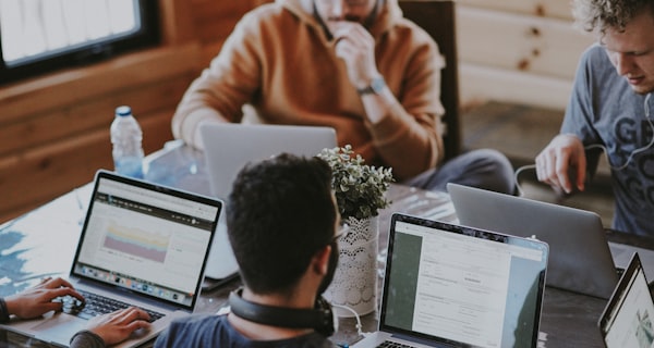 Analisis Data: Beasiswa Mana yang Paling Worth It di 2026? (Bukan Opini, Tapi Angka)