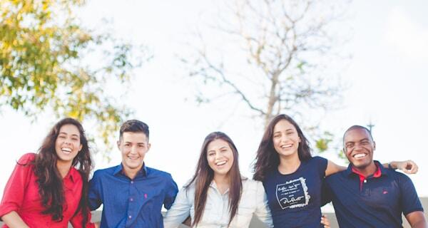 Beasiswa Ikatan Dinas vs Tanpa Ikatan: Daftar Lengkap + Mana yang Cocok?